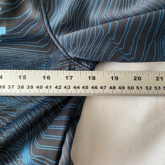 Under Armour Youth Black/Blue Wave Line Design Athletic Pullover Hoodie Size YXL - Picture 6 of 13